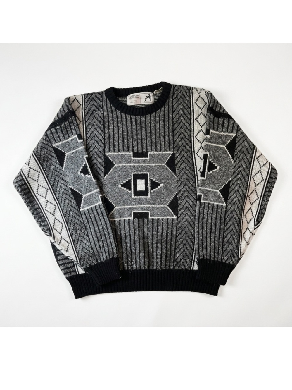 Nino Foriero vintage Men's Geometric Pattern Korean made Crewneck Sweater size M